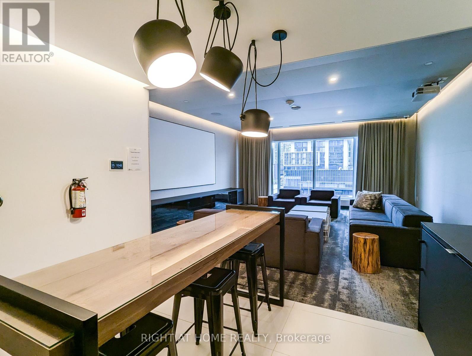 #609 15 LOWER JARVIS STREET - 20