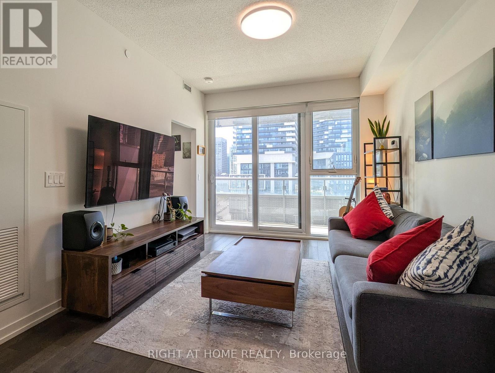 #609 15 LOWER JARVIS STREET - 8