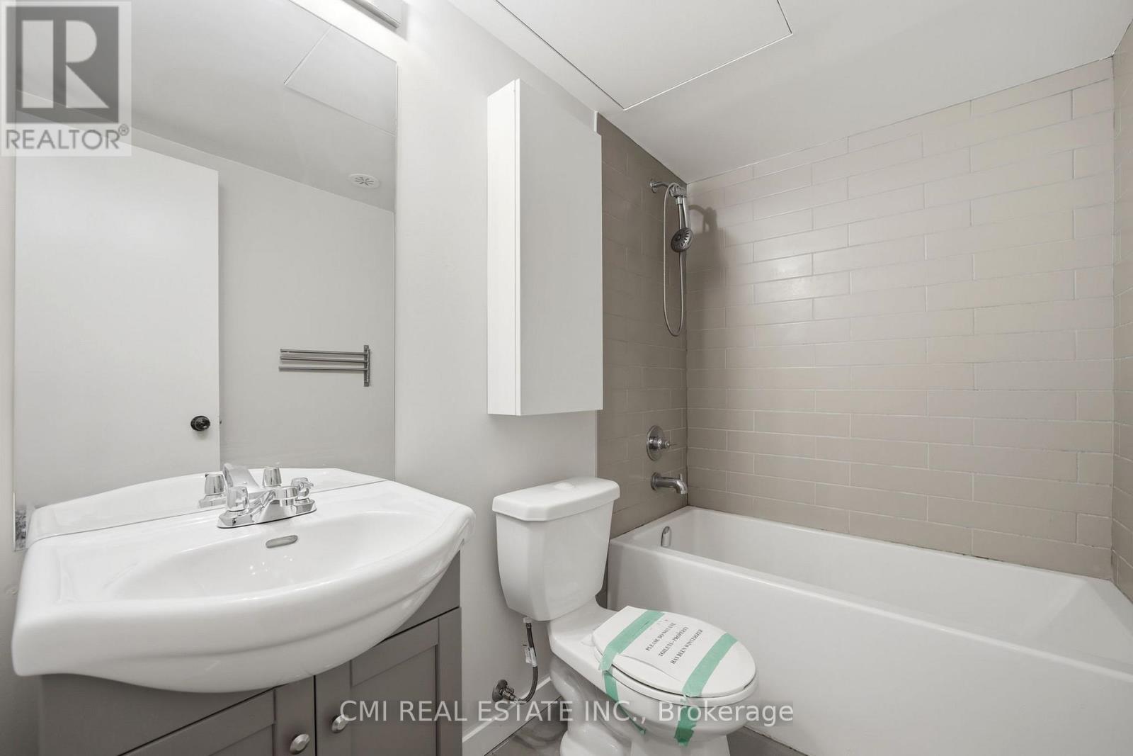 #10 1321 GERRARD STREET E - 25