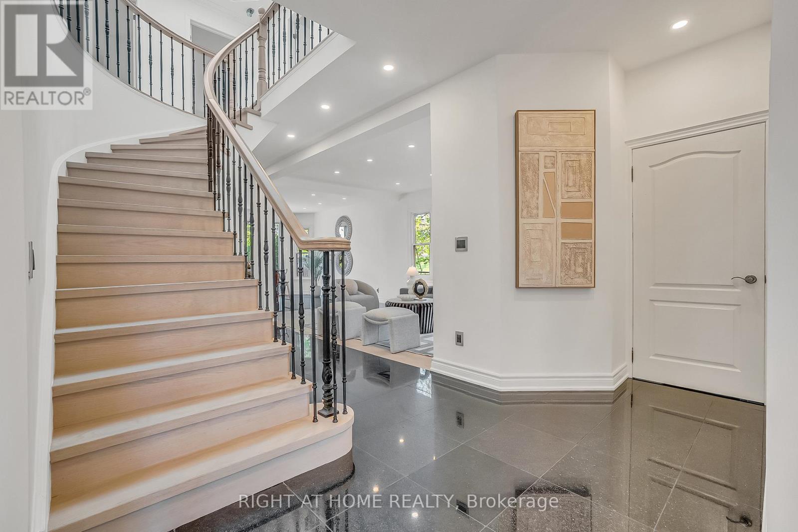 71 VENTURA WAY - 22