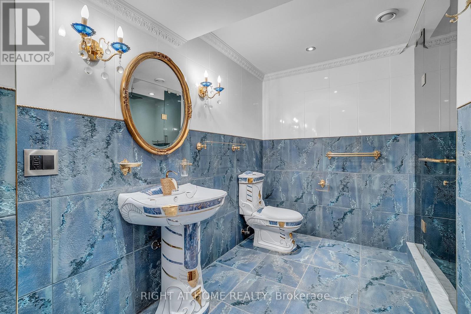 71 VENTURA WAY - 47