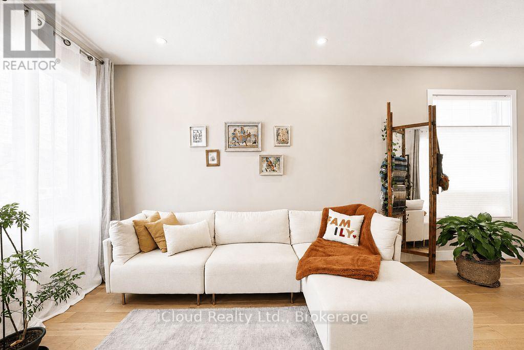 #40 745 CHELTON ROAD - 4