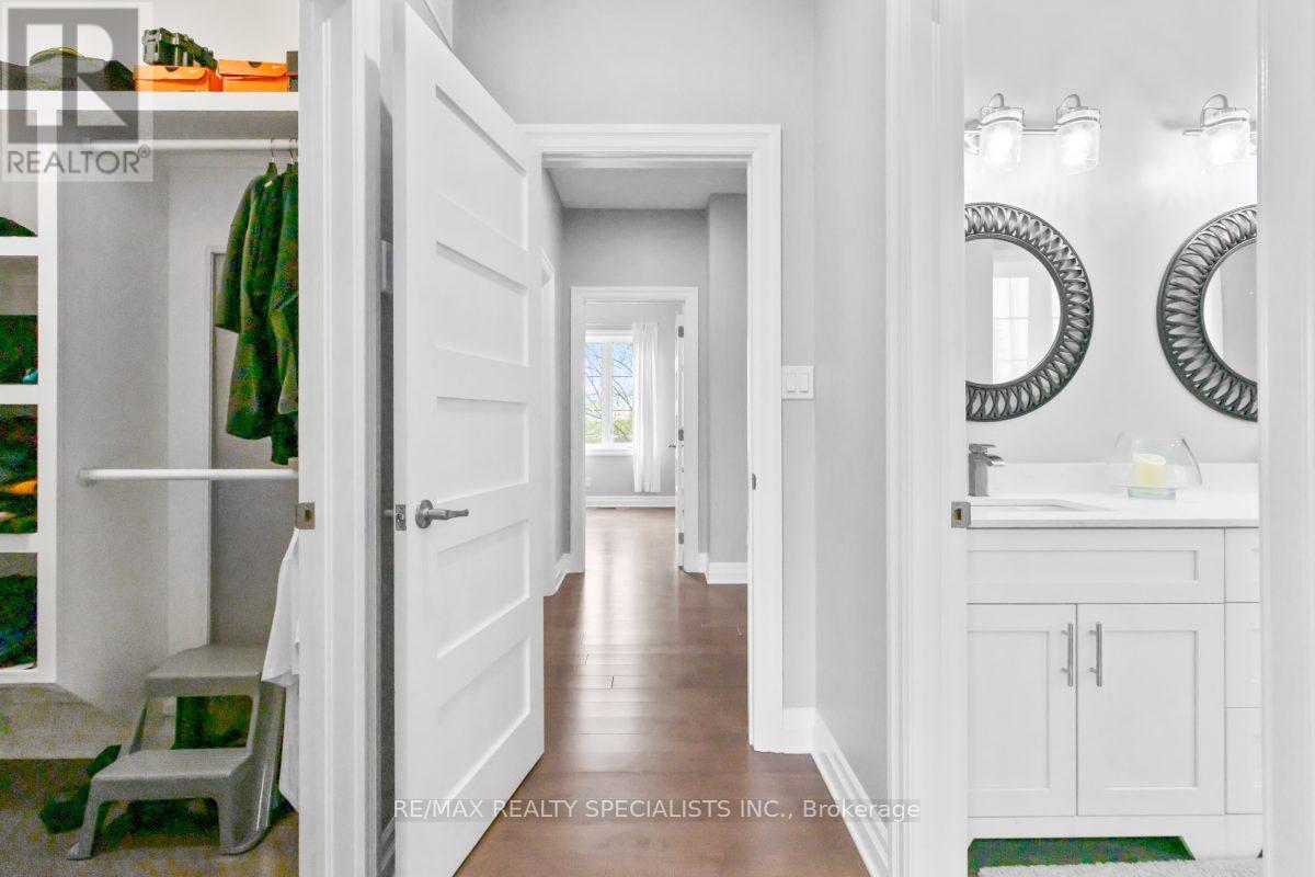1076 7TH AVENUE - 25