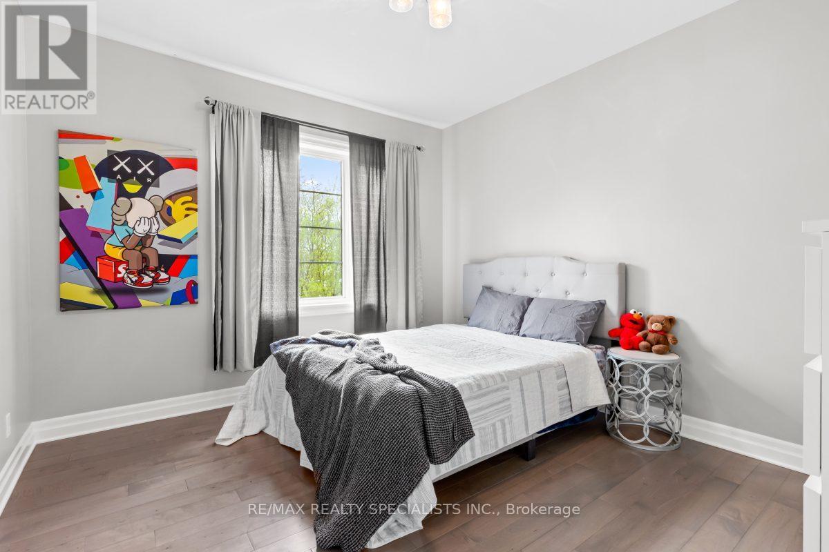 1076 7TH AVENUE - 29