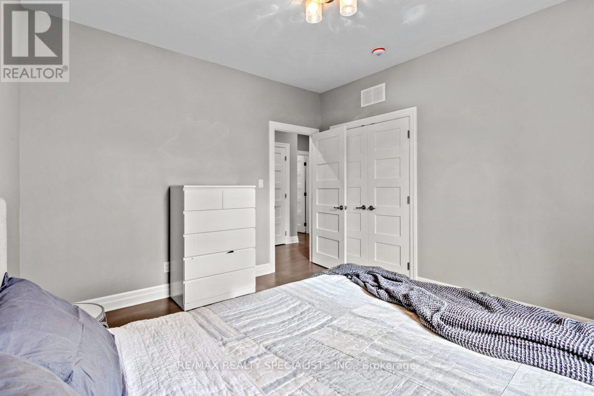 1076 7TH AVENUE - 30