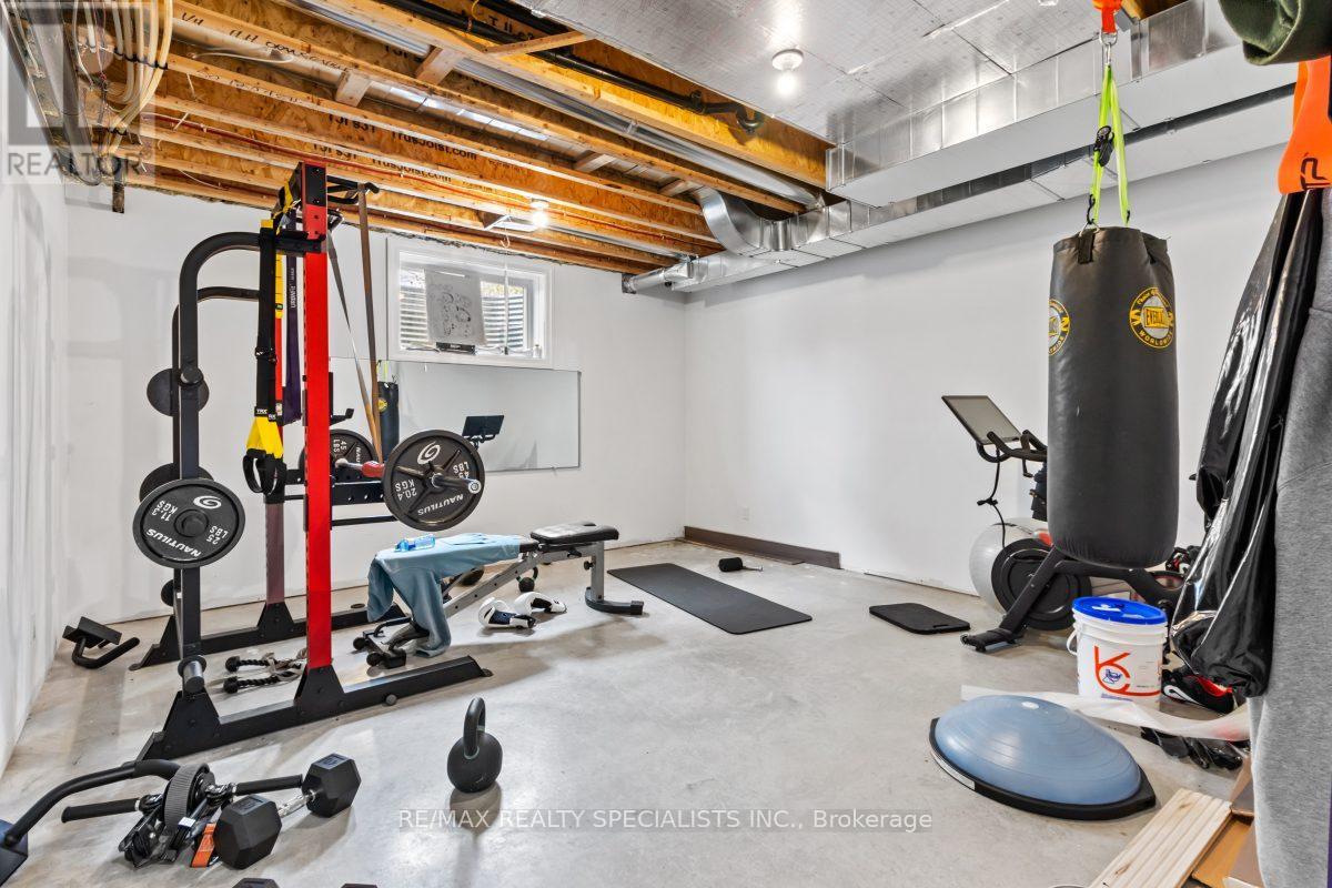 1076 7TH AVENUE - 38