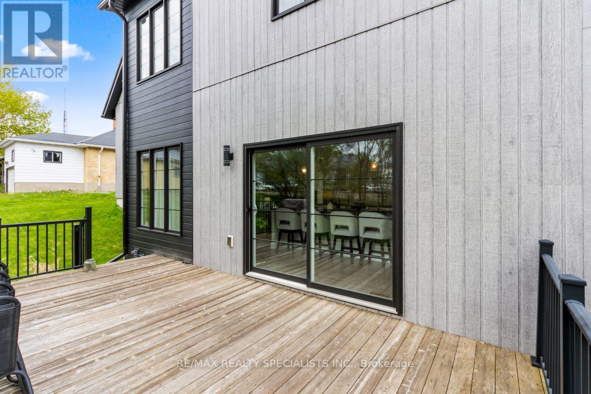 1076 7TH AVENUE - 40