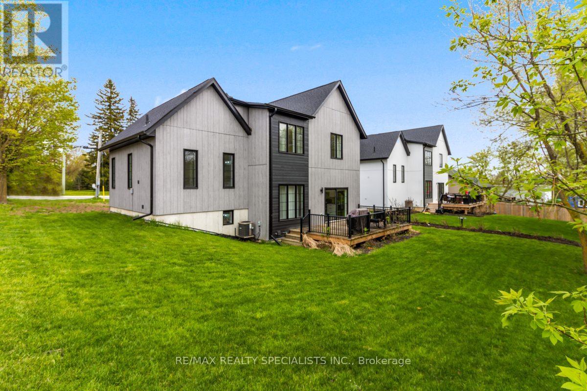 1076 7TH AVENUE - 46