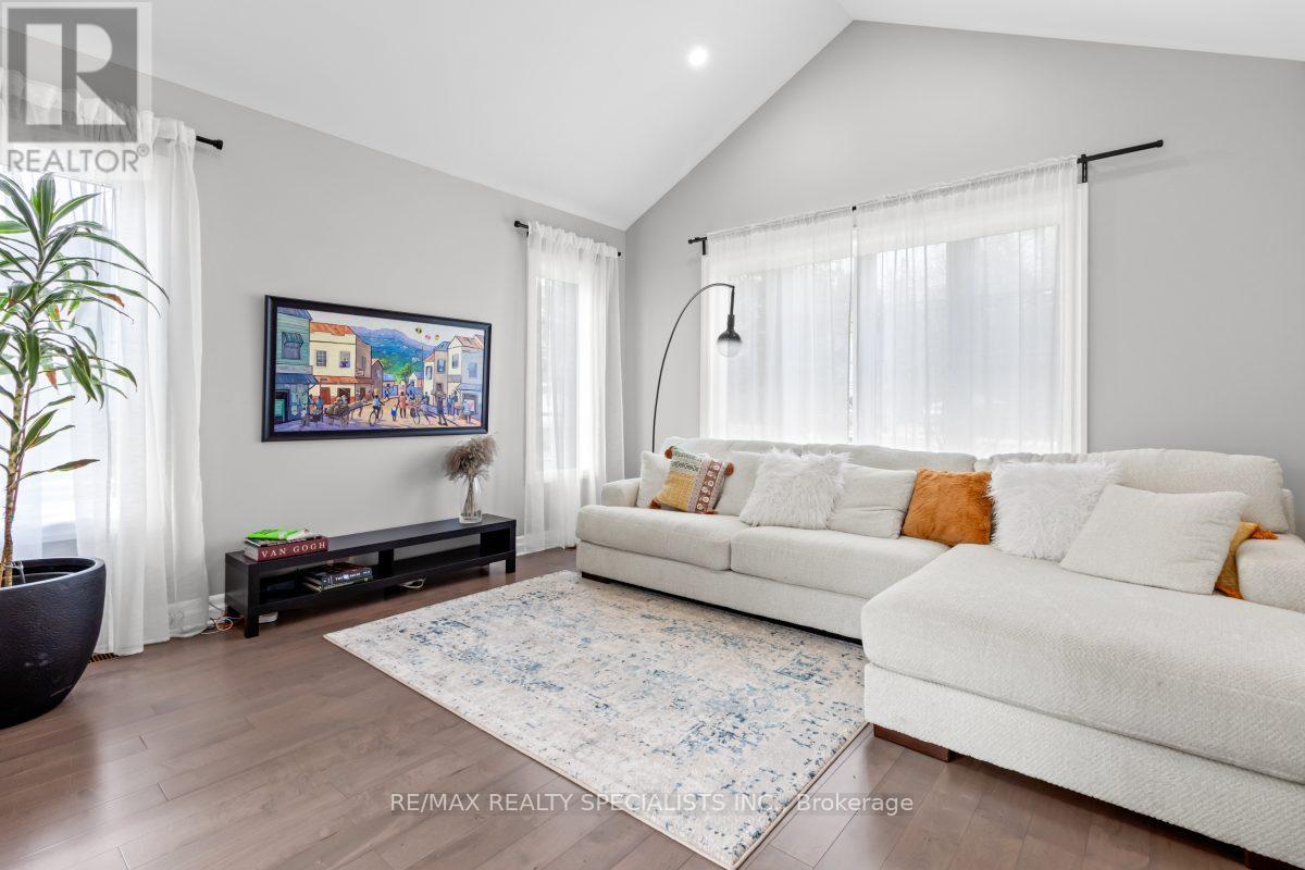 1076 7TH AVENUE - 19