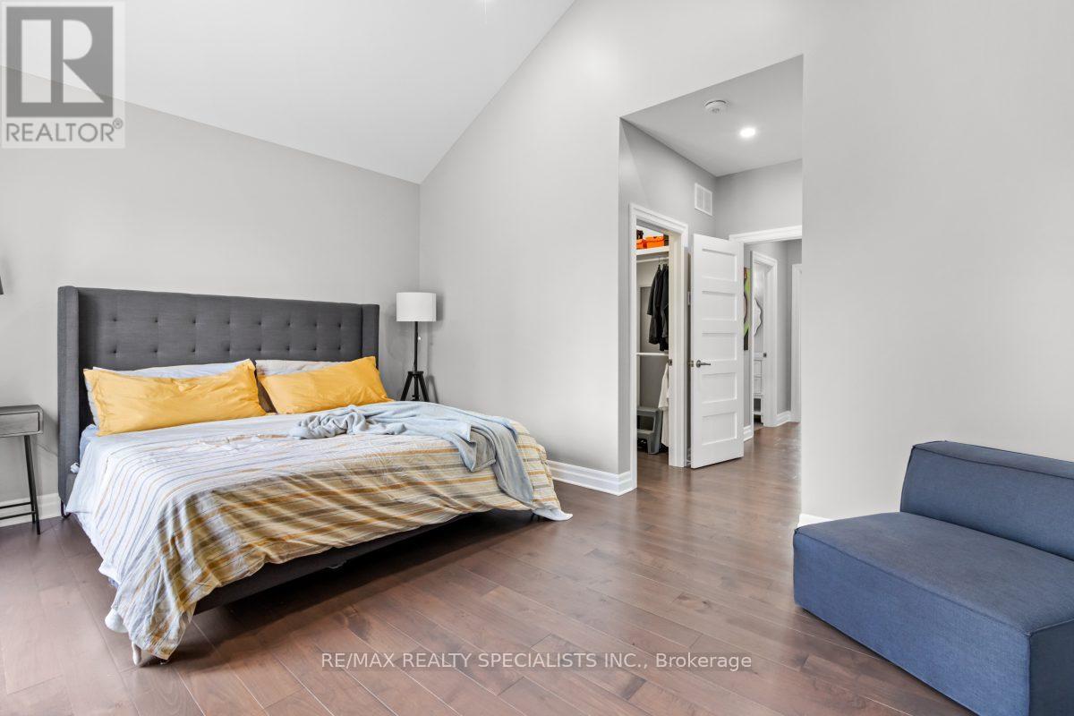 1076 7TH AVENUE - 26