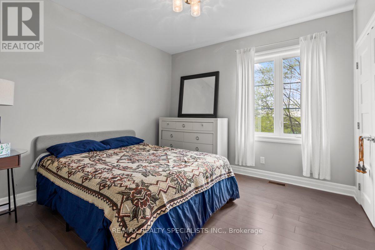 1076 7TH AVENUE - 31