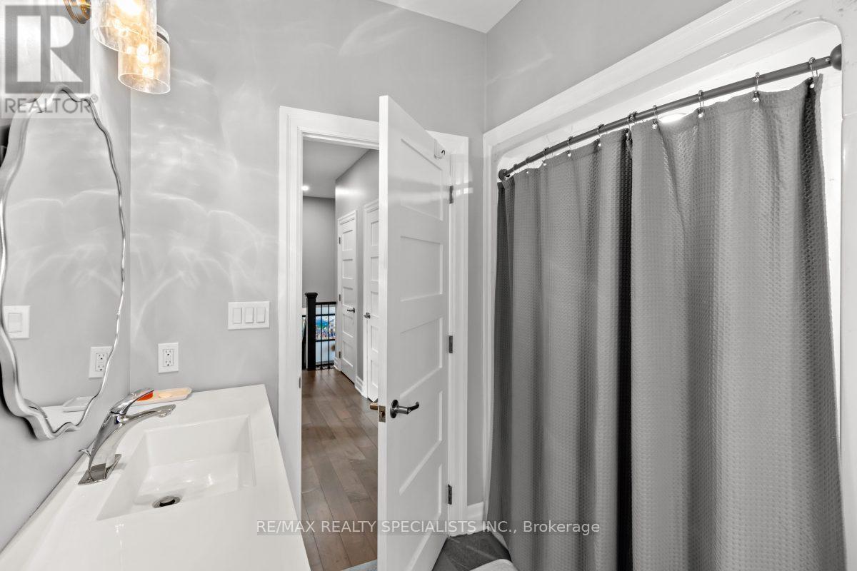 1076 7TH AVENUE - 33