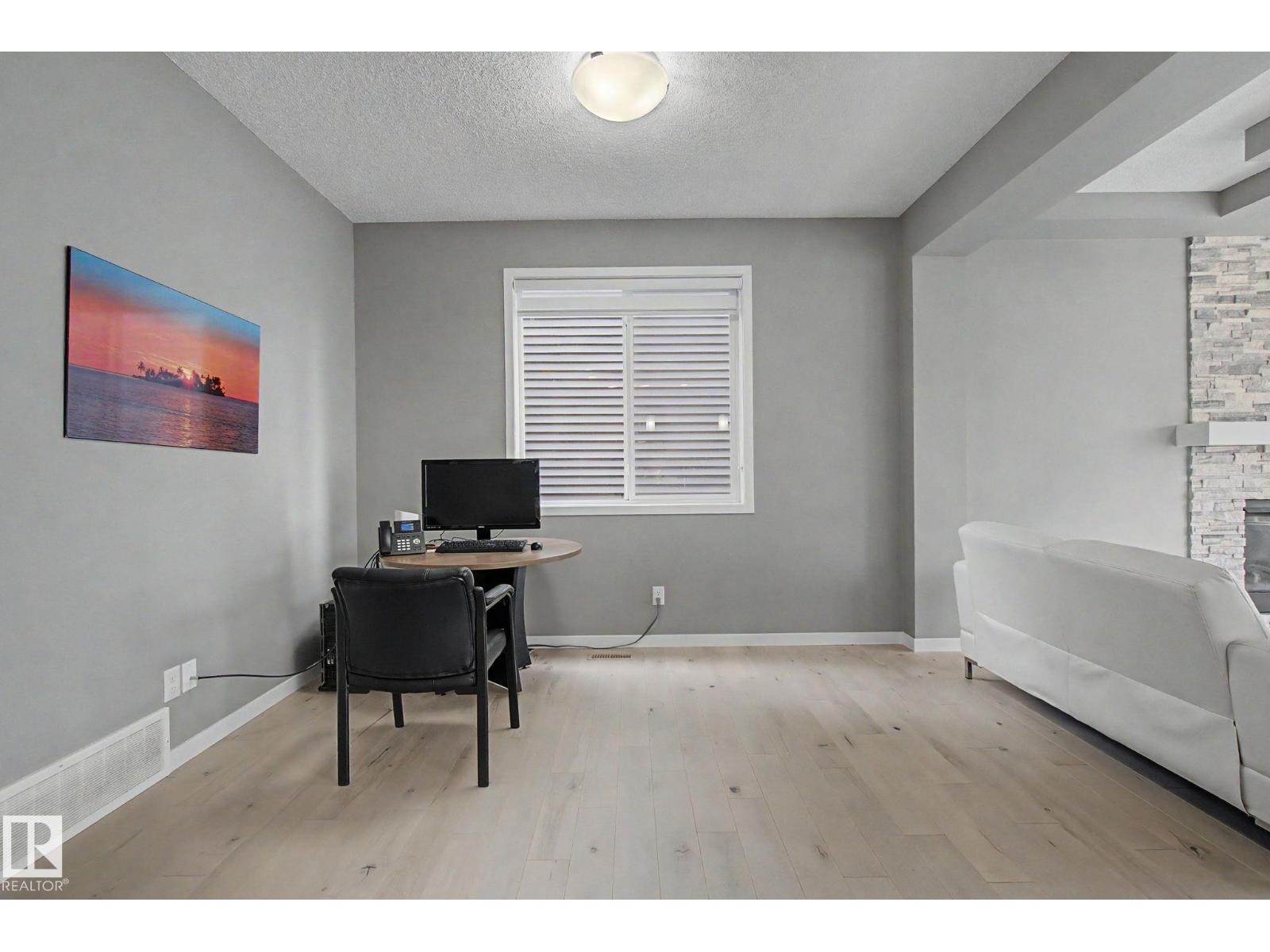 2233 56 ST SW - 18