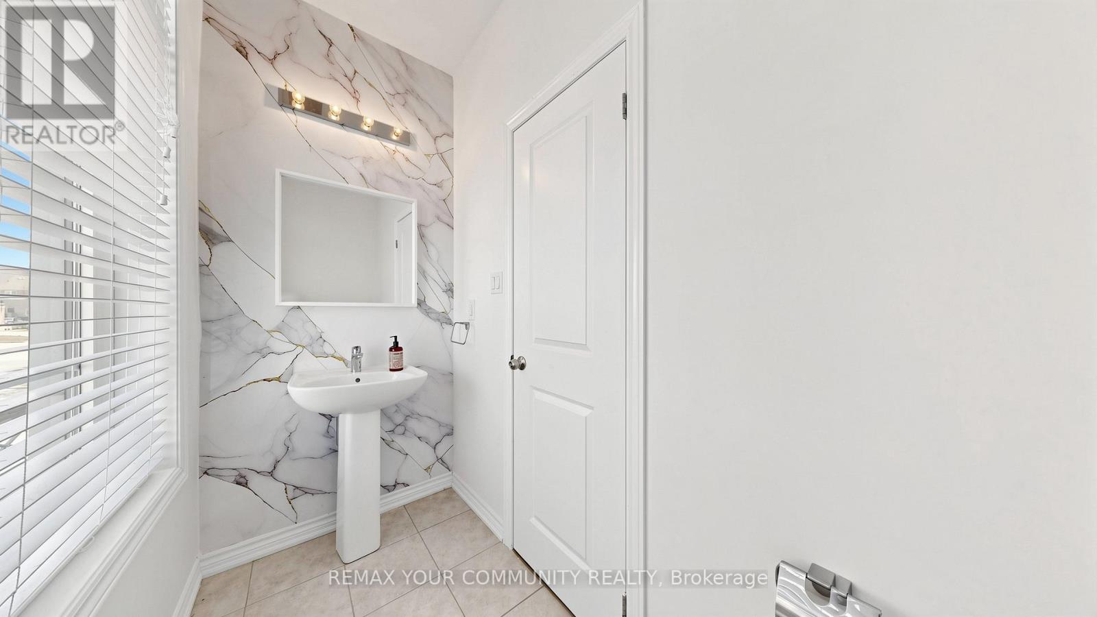 10 WILLIAM ADAMS LANE - 25
