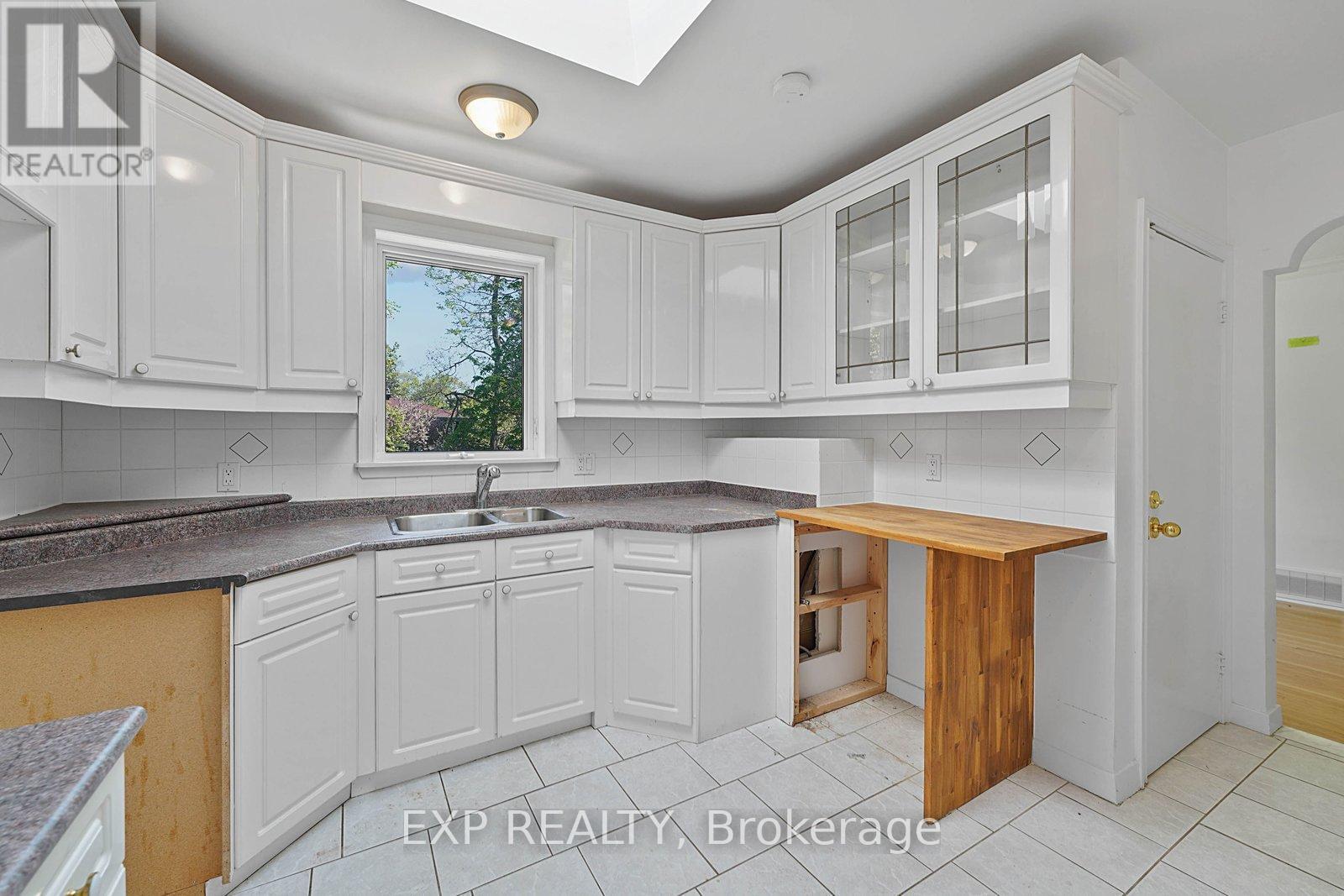 142 THOMPSON AVENUE - 22