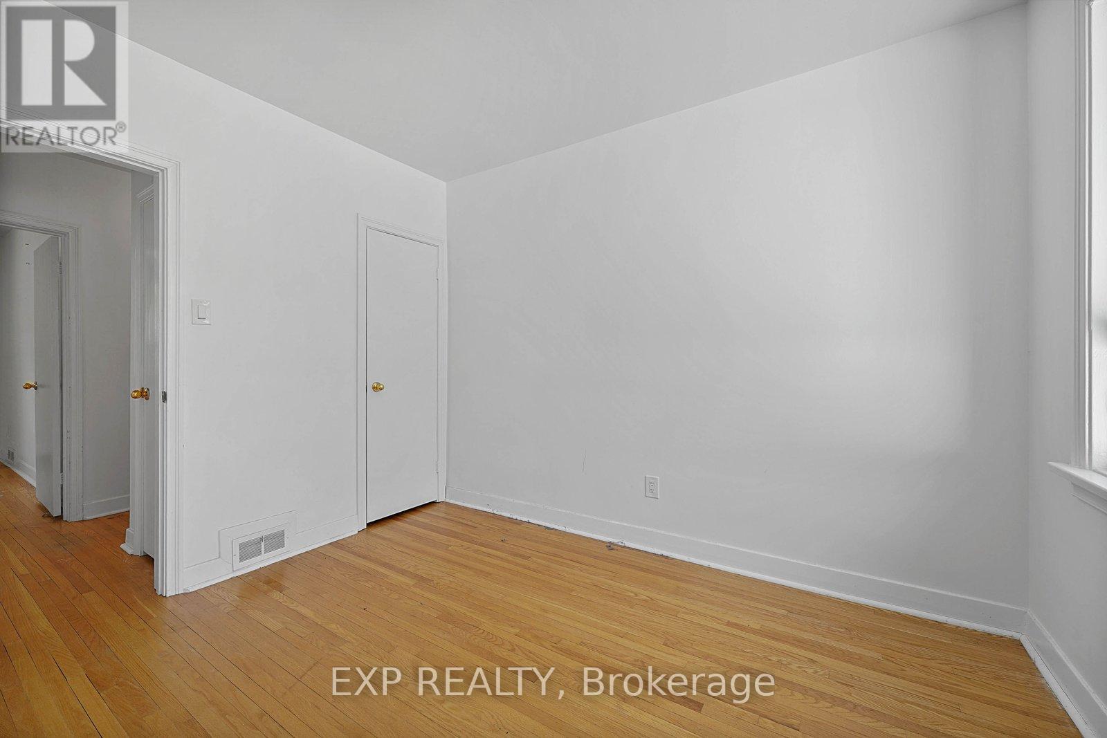 142 THOMPSON AVENUE - 31