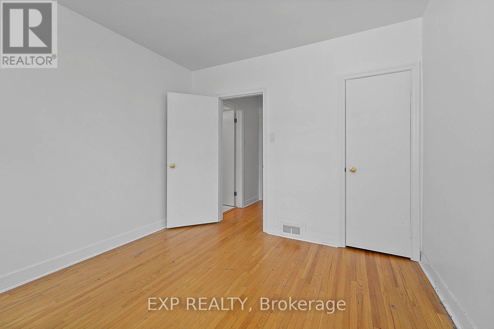142 THOMPSON AVENUE - 32