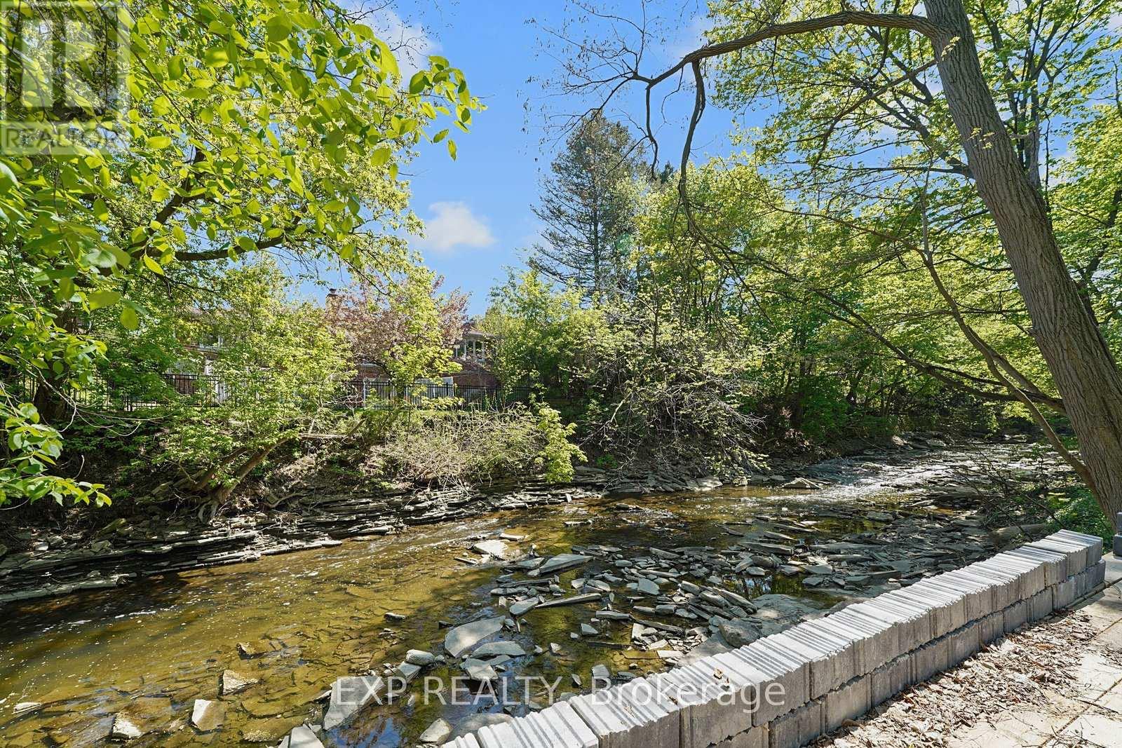 142 THOMPSON AVENUE - 44