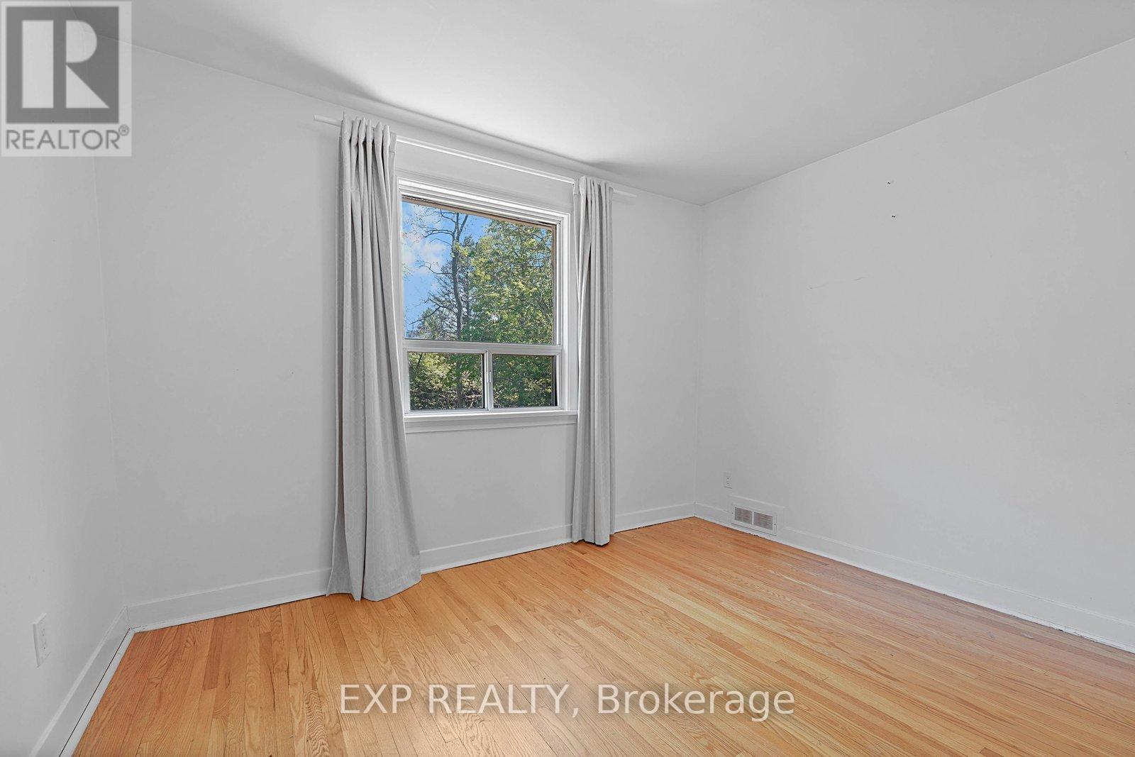 142 THOMPSON AVENUE - 25