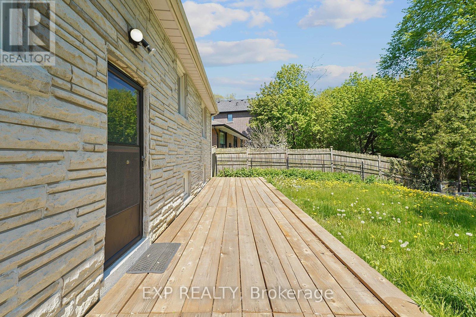 142 THOMPSON AVENUE - 34