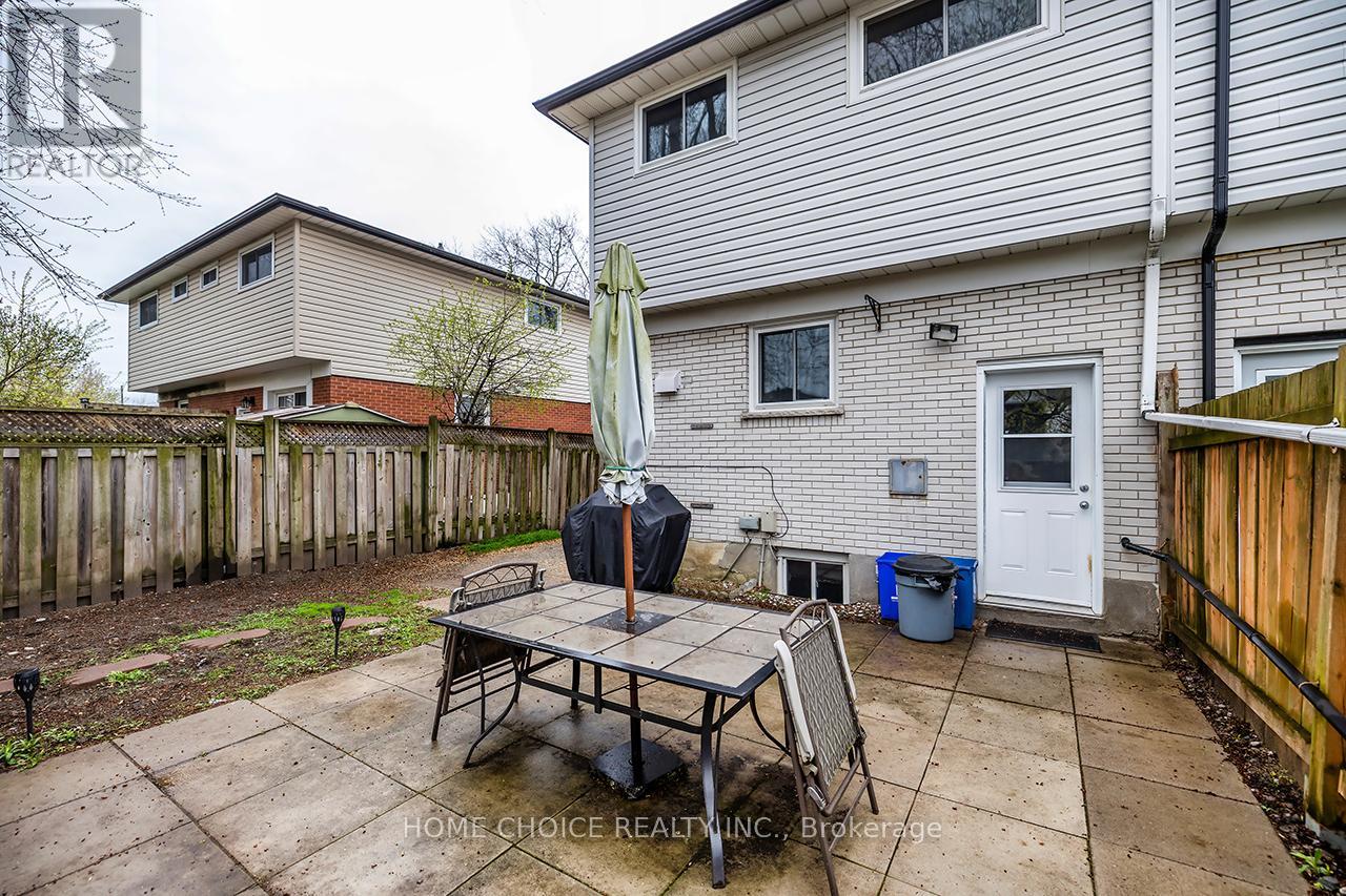 225 BARKLEY CRESCENT - 23