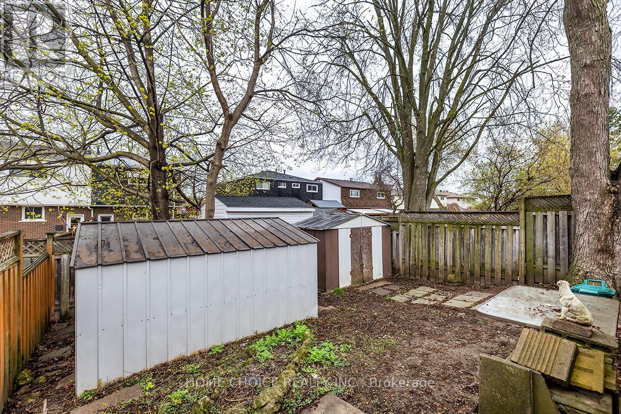 225 BARKLEY CRESCENT - 24