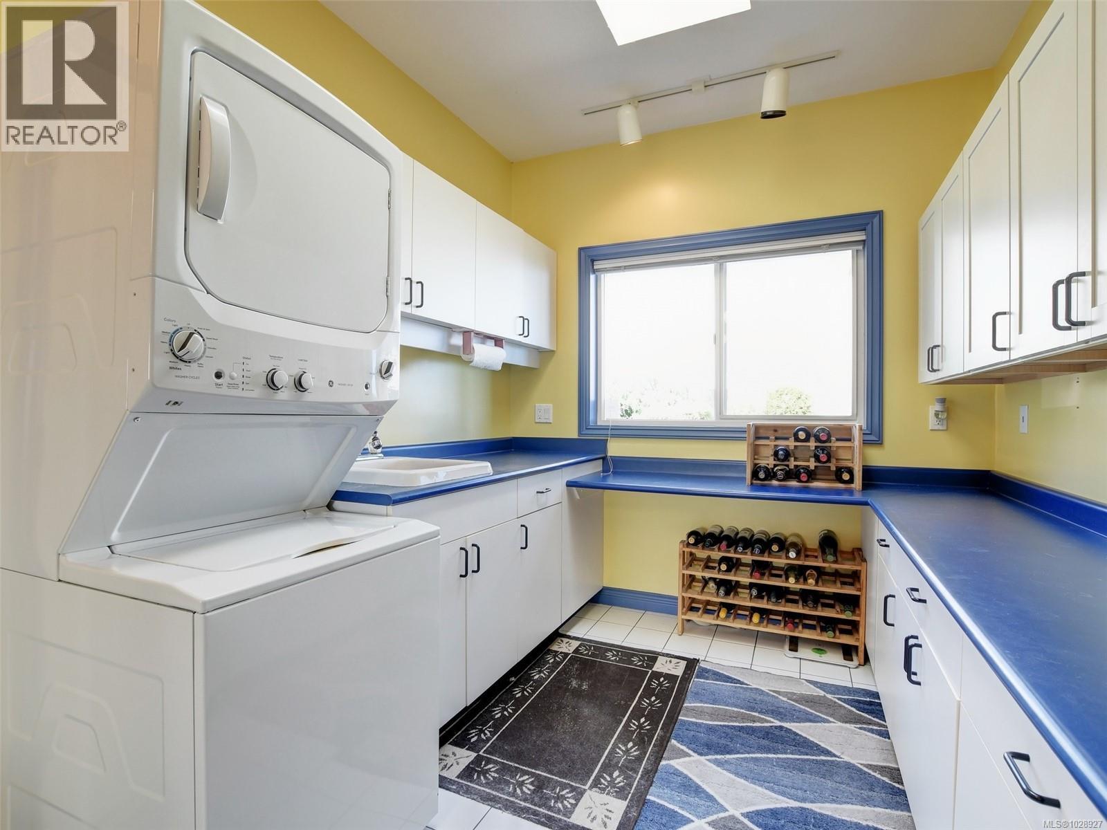 5009 Georgia Park Terr, Saanich