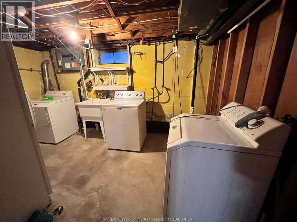 3033 Bruce Ave, Windsor, Ontario, N9E1W6 — Photo 2