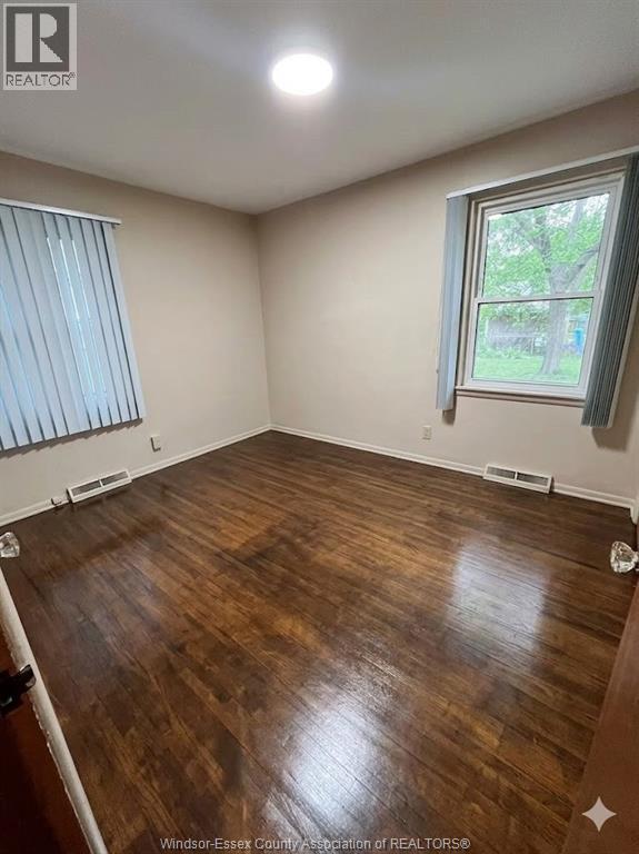 3033 Bruce Ave, Windsor, Ontario, N9E1W6 — Photo 5