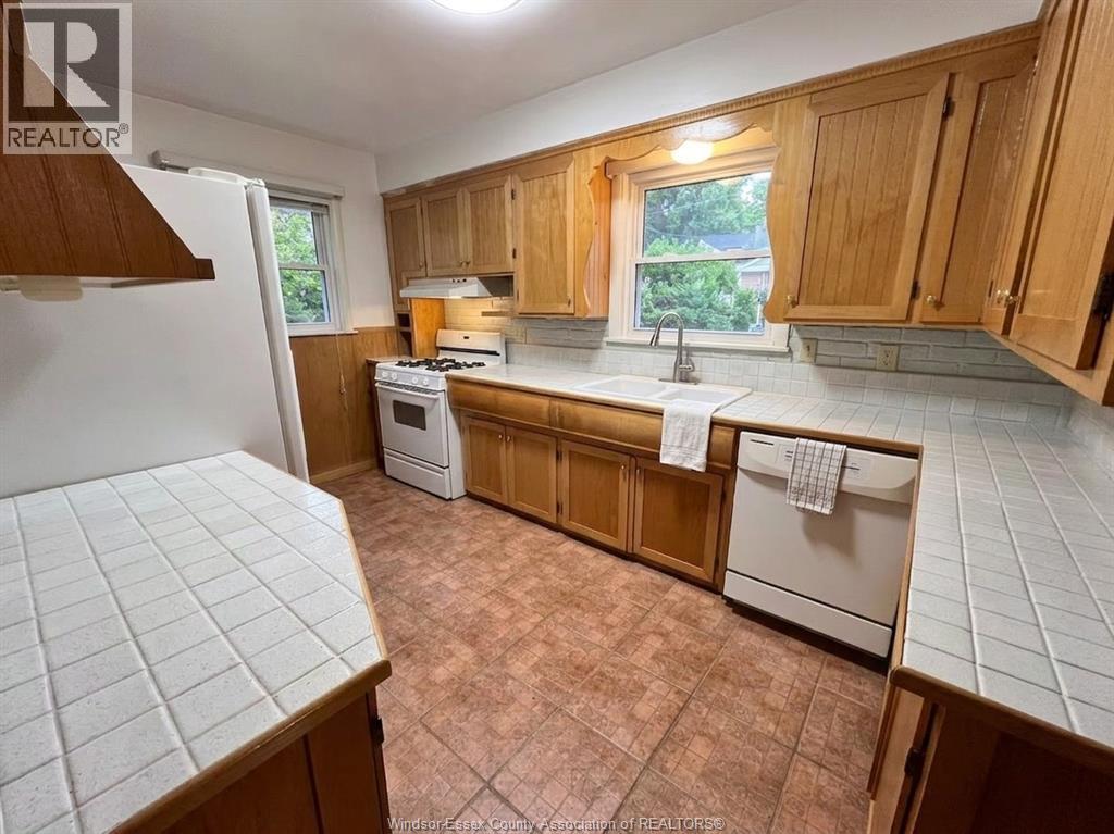 3033 Bruce Ave, Windsor, Ontario, N9E1W6 — Photo 4