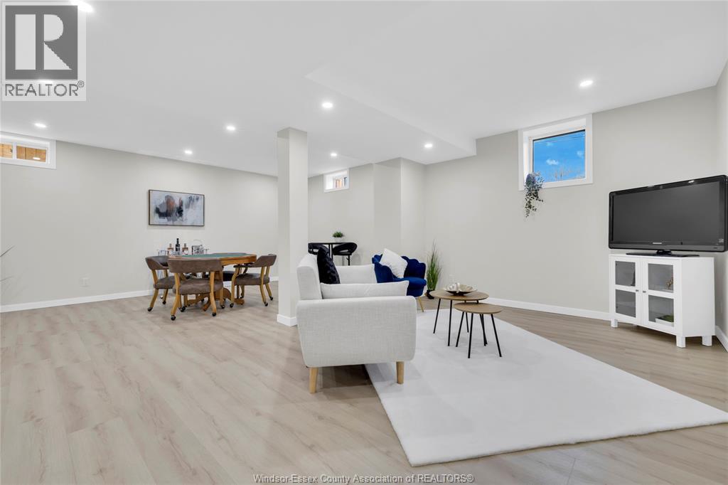556 CLOVER, Windsor, Ontario, N8P1C6 — Photo 5