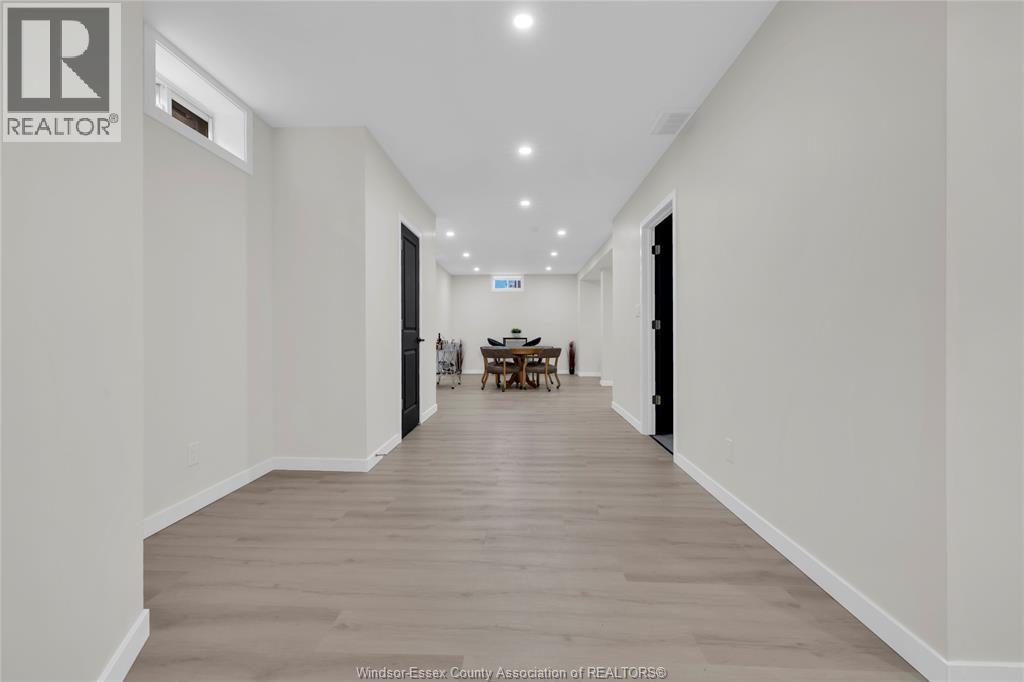 556 CLOVER, Windsor, Ontario, N8P1C6 — Photo 4