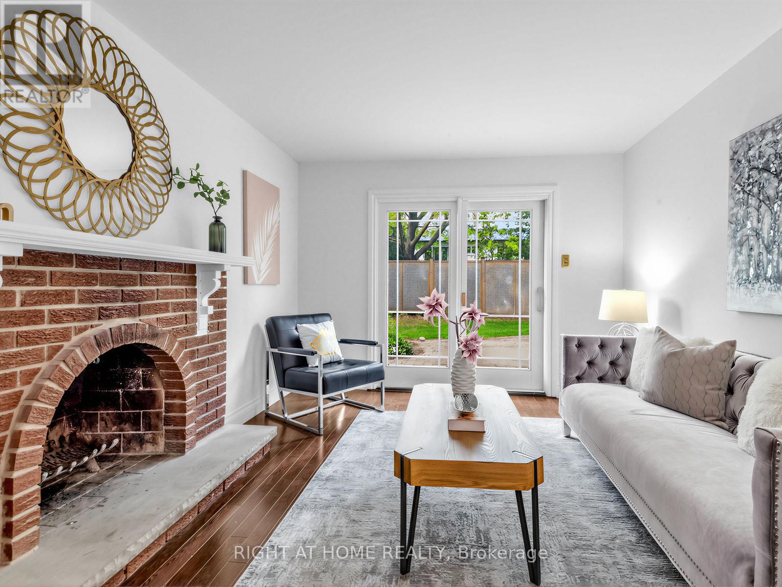 101 HOLSWORTHY CRESCENT - 19