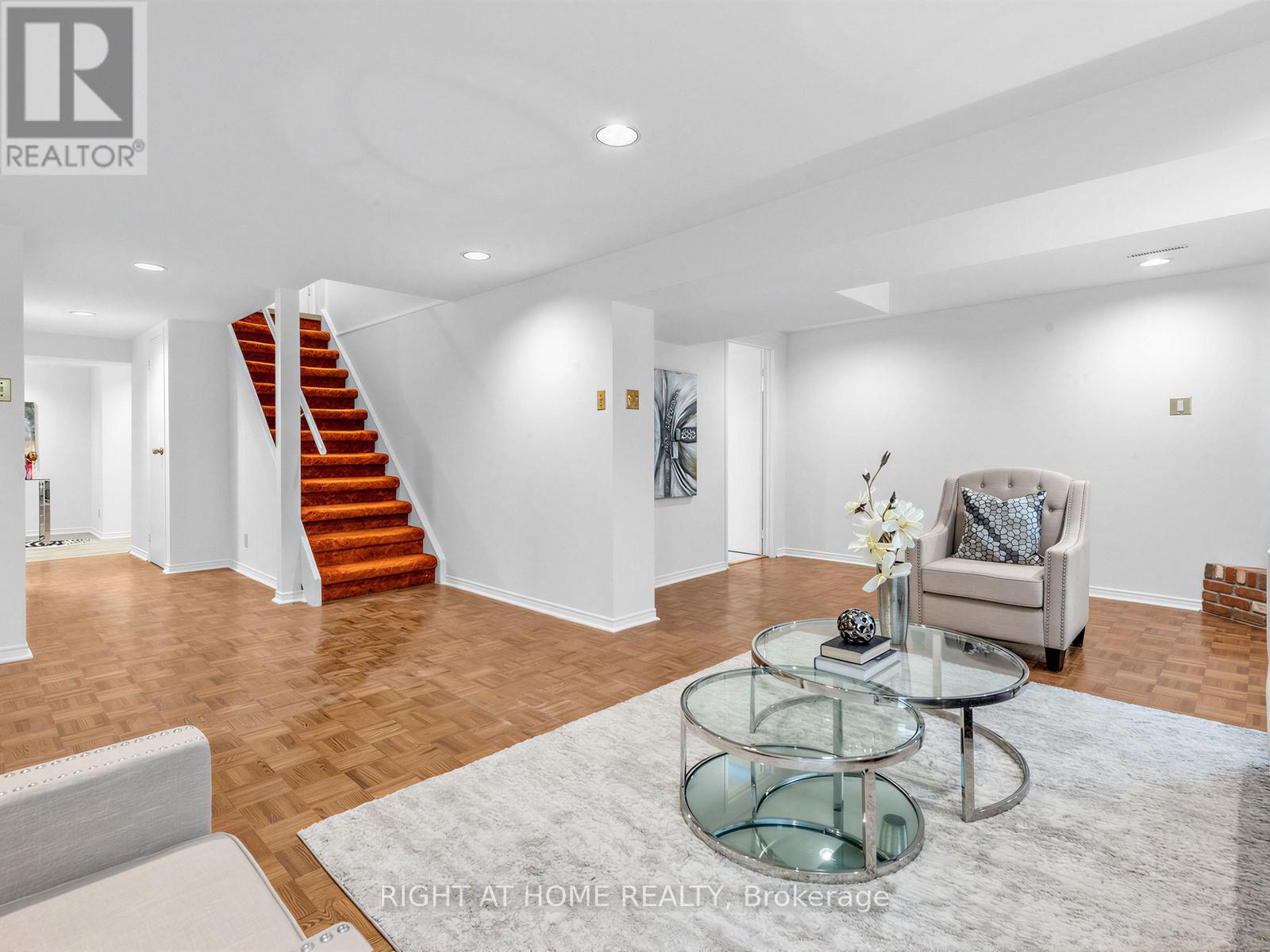 101 HOLSWORTHY CRESCENT - 32