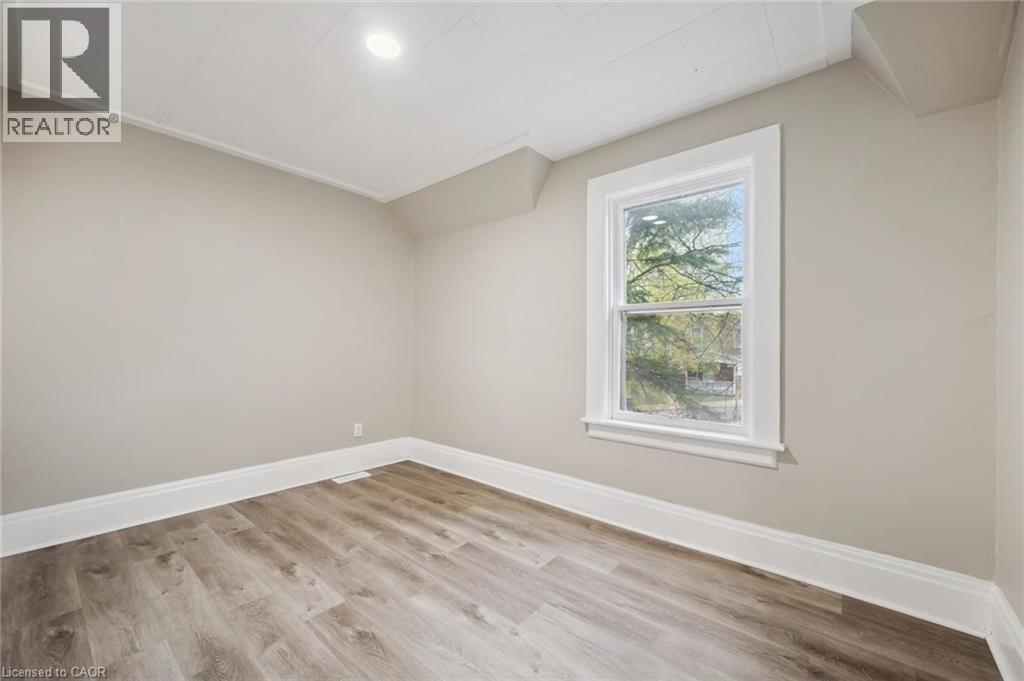 15 GORDON Avenue - 15