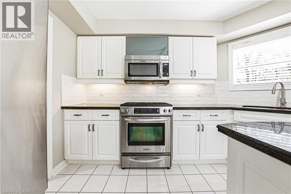 2162 COUNTRY CLUB Drive, Burlington, Ontario, L7M4B1 — Photo 9