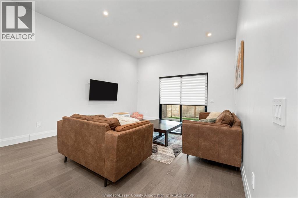 658 LILY MAC BOULEVARD, Windsor, Ontario, N9E0B1 — Photo 4