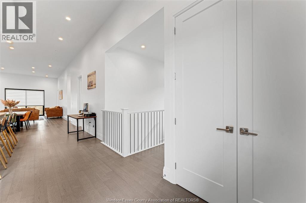 658 LILY MAC BOULEVARD, Windsor, Ontario, N9E0B1 — Photo 2