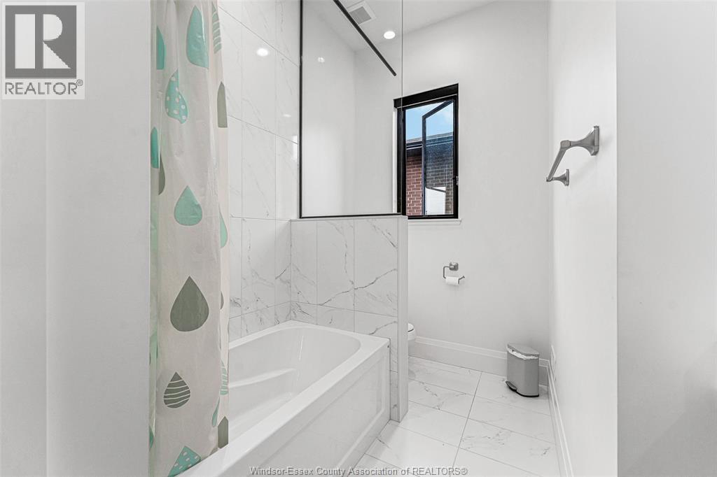 658 LILY MAC BOULEVARD, Windsor, Ontario, N9E0B1 — Photo 14