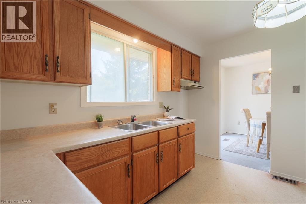 194 FIDDLERS GREEN Road - 11