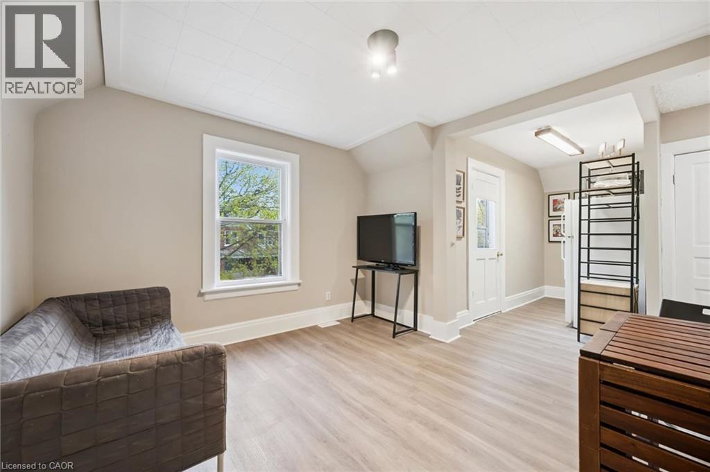 15 GORDON Avenue - 8