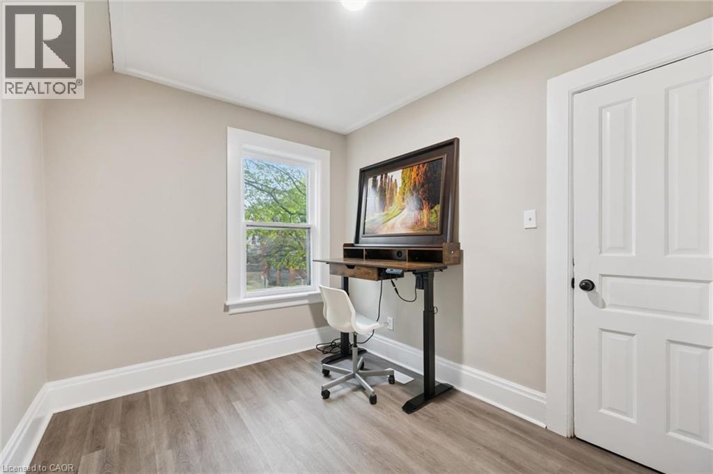 15 GORDON Avenue - 13