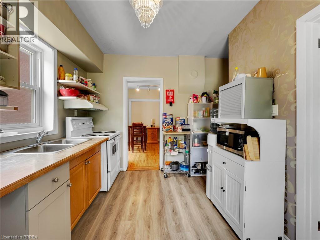 273-275 BRANT Avenue - 20