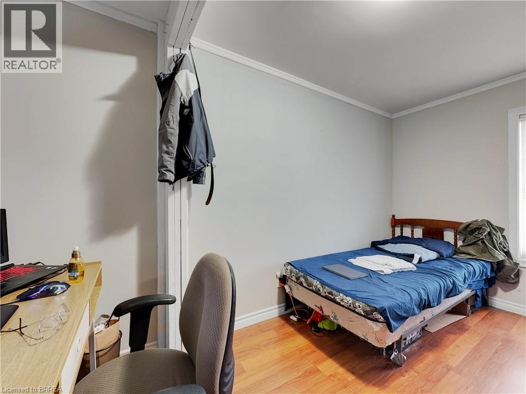 273-275 BRANT Avenue - 24