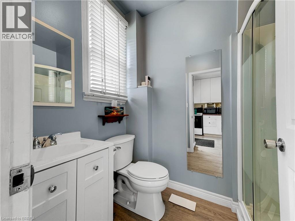 273-275 BRANT Avenue - 27