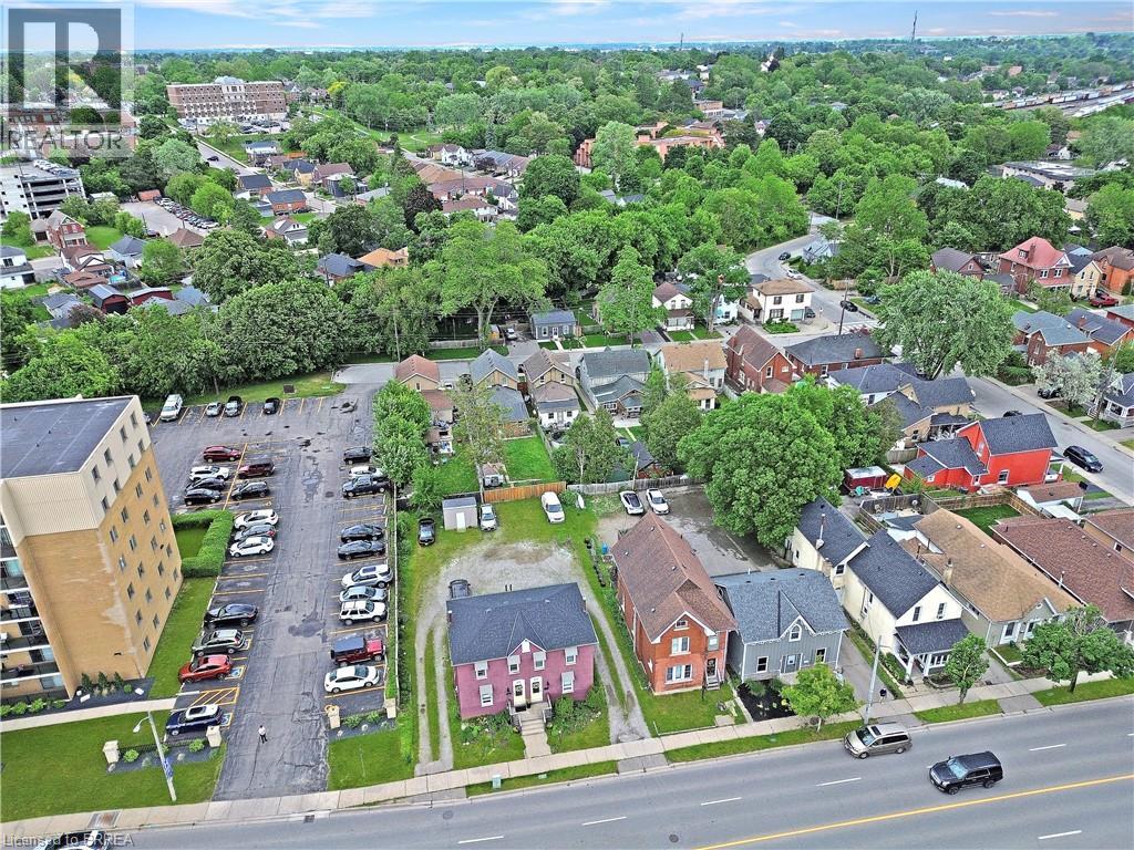 273-275 BRANT Avenue - 35