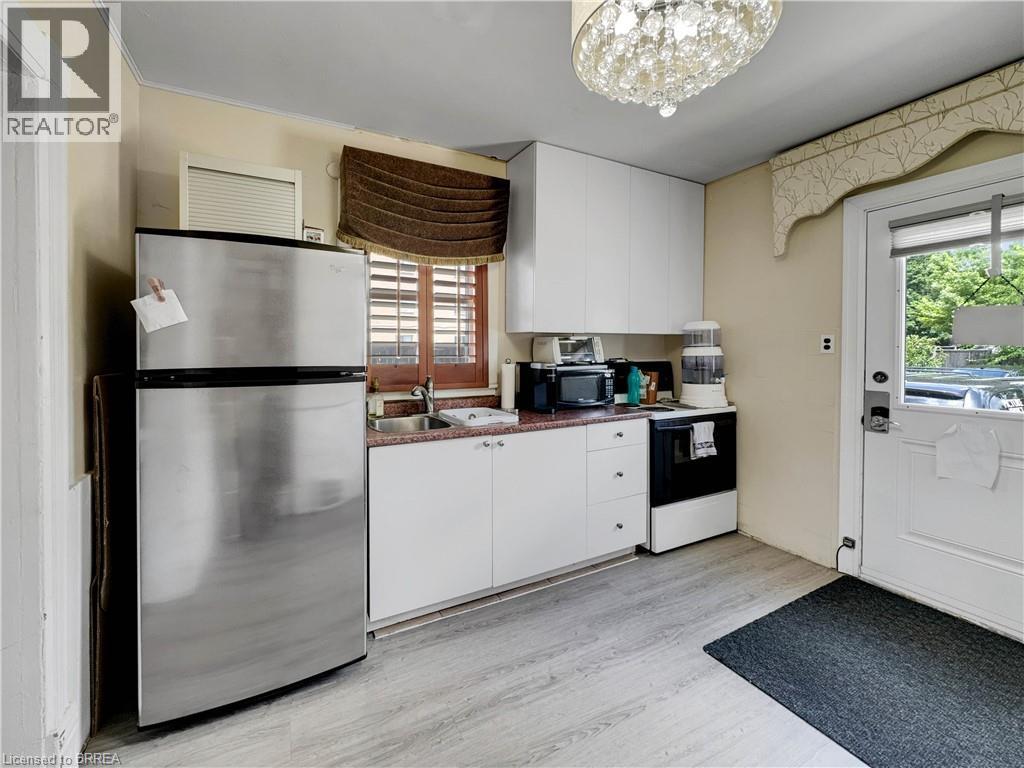 275 BRANT Avenue - 10