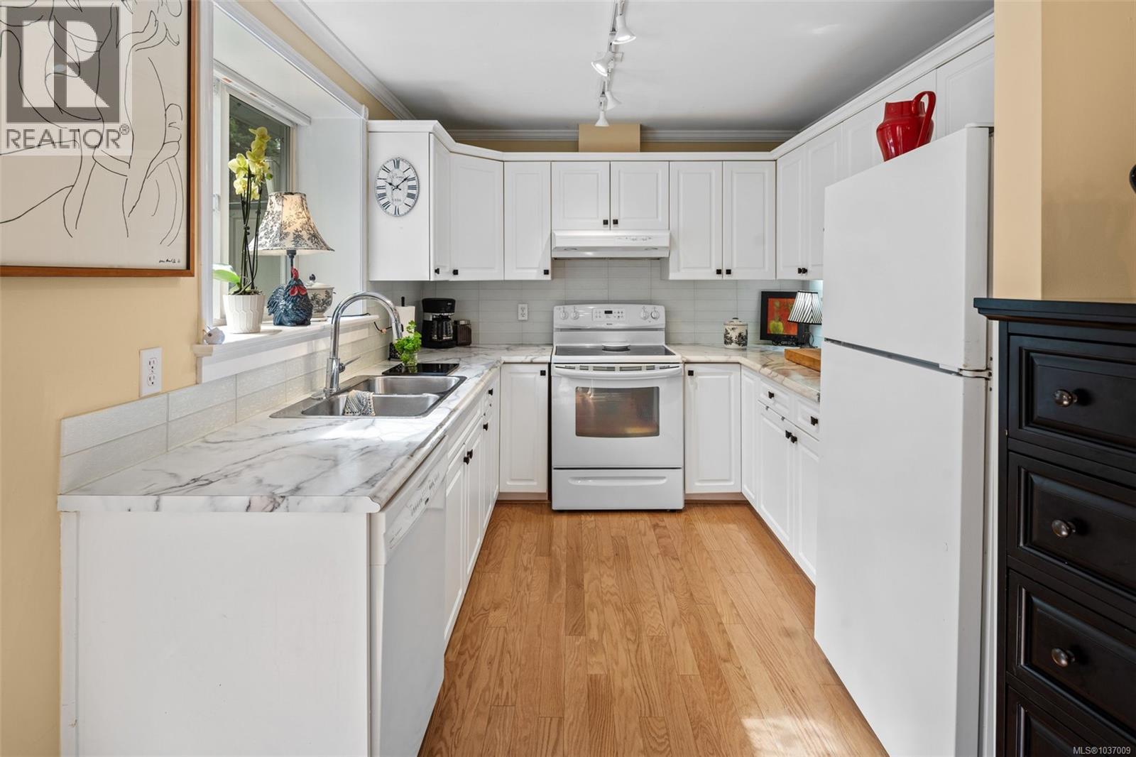 #3 1425 Richardson St - 10