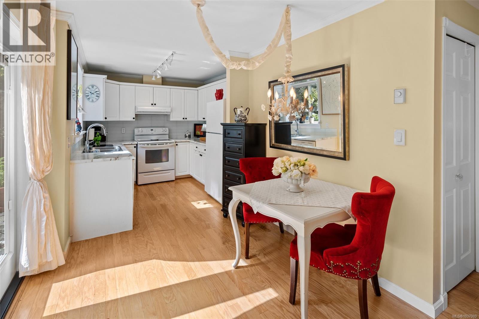 #3 1425 Richardson St - 9