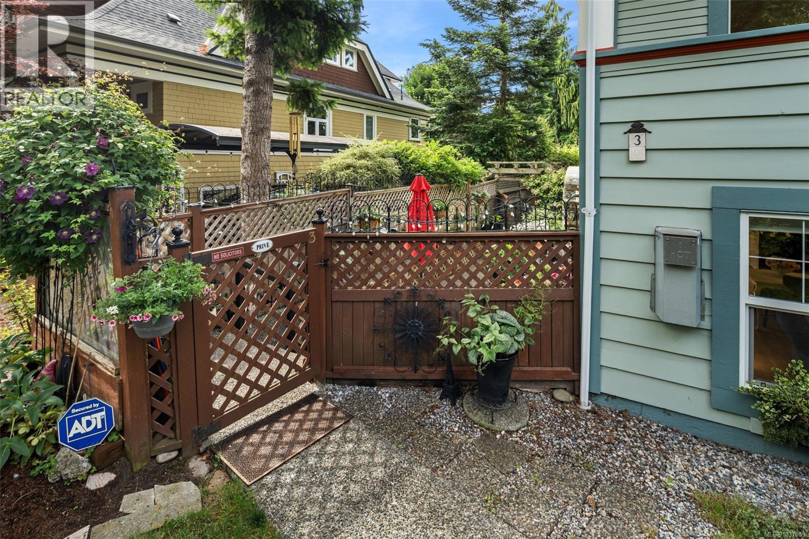 #3 1425 Richardson St - 1